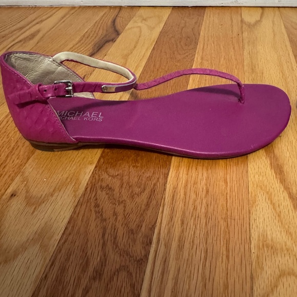 Michael kors sandal  (size 6 )Dark Pink or Fuchsia - Picture 3 of 7